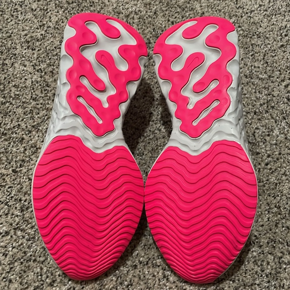 Nike Women's Phantom White and Hot Pink Athletic Shoes - Picture 5 of 7